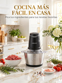 Picadora eléctrica Sokany sobre el mesón de una cocina con ingredientes frescos